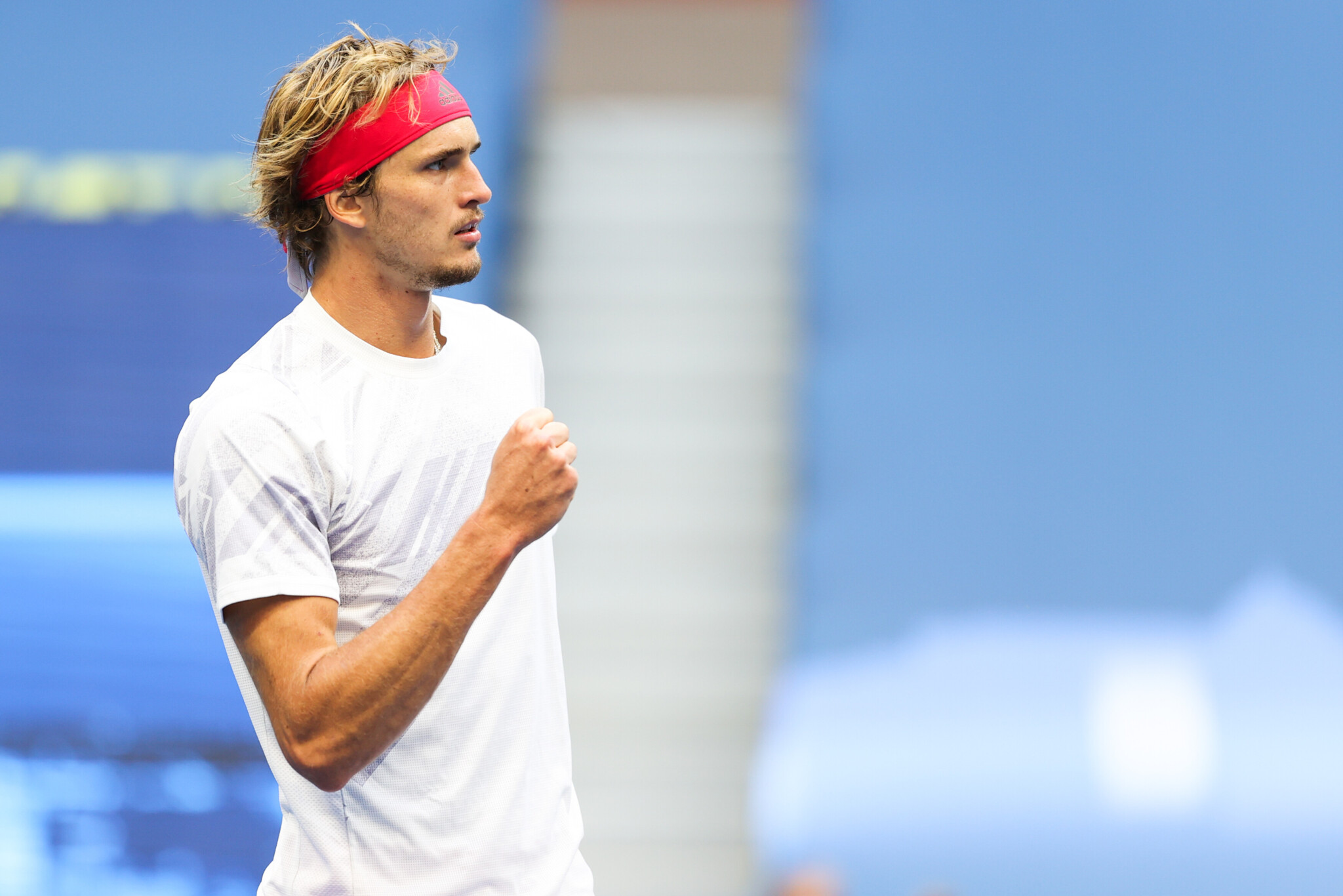 AYX Sports 阿扎伦卡回归赛场，精彩发挥首场状态亮眼，IG观众沸腾！